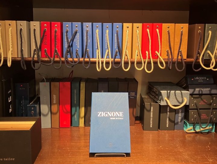 【麻布テーラー千里店】ZIGNONE E-MOTION～ツヤがあってストレッチ～