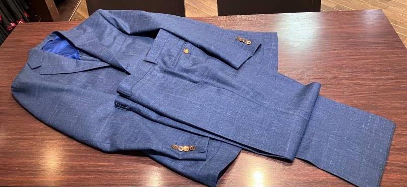 【麻布テーラー千里店】涼感のある軽量な仕事着（リネン素材×仕立て方）。