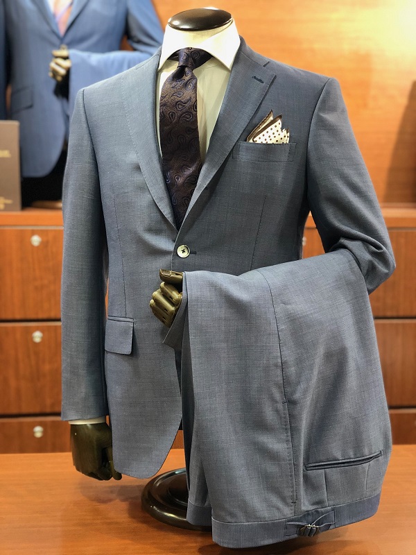 新作スーツ 美しきかなブルーグレー 渋谷店