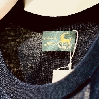 【azabu tailor Original ハイゲージクルーネックニット T】