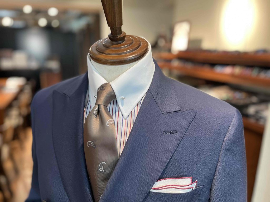 シルク混の光沢感とドレープ【TALLIA DI DELFINO-HONEY WAY-】