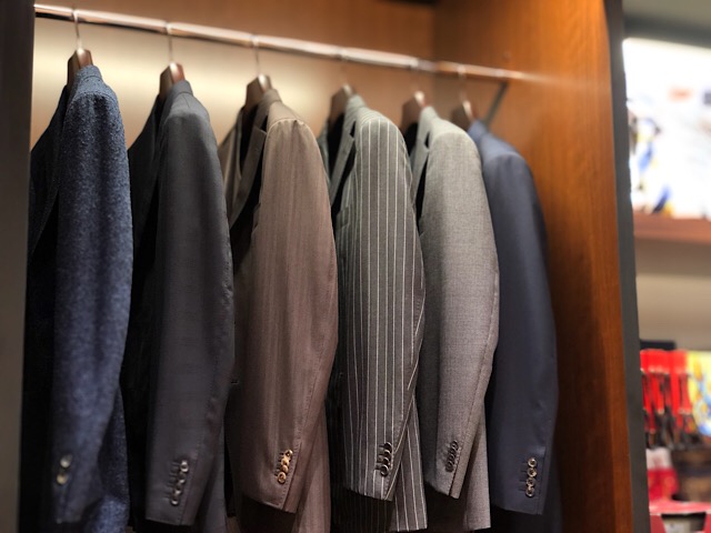スーツの夏のお手入れ方法 – 新宿East店