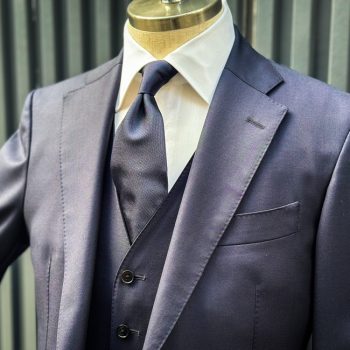 【今月のコーディネート】~定番紺無地スタイル~