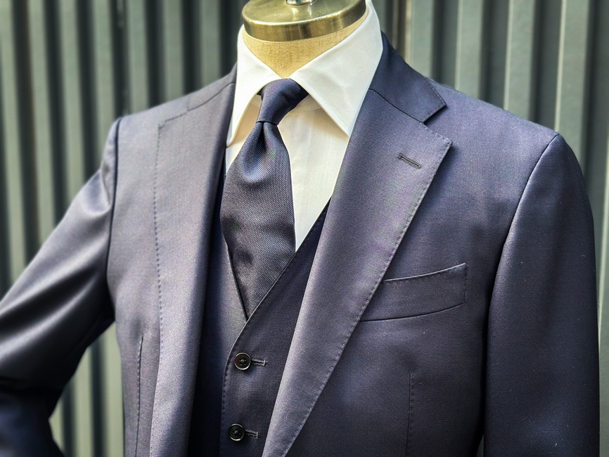 【今月のコーディネート】～定番紺無地スタイル～