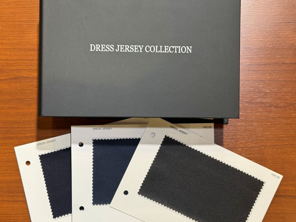 春夏にも着られるジャージースーツ