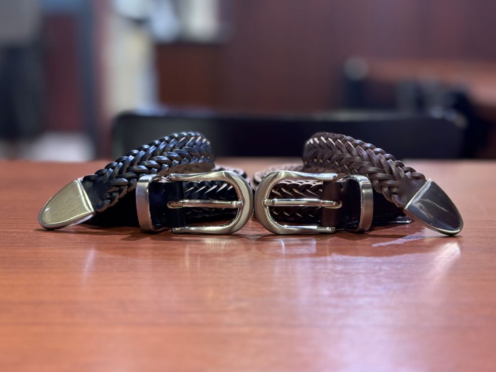 セットアップやジャケパンの相棒に…