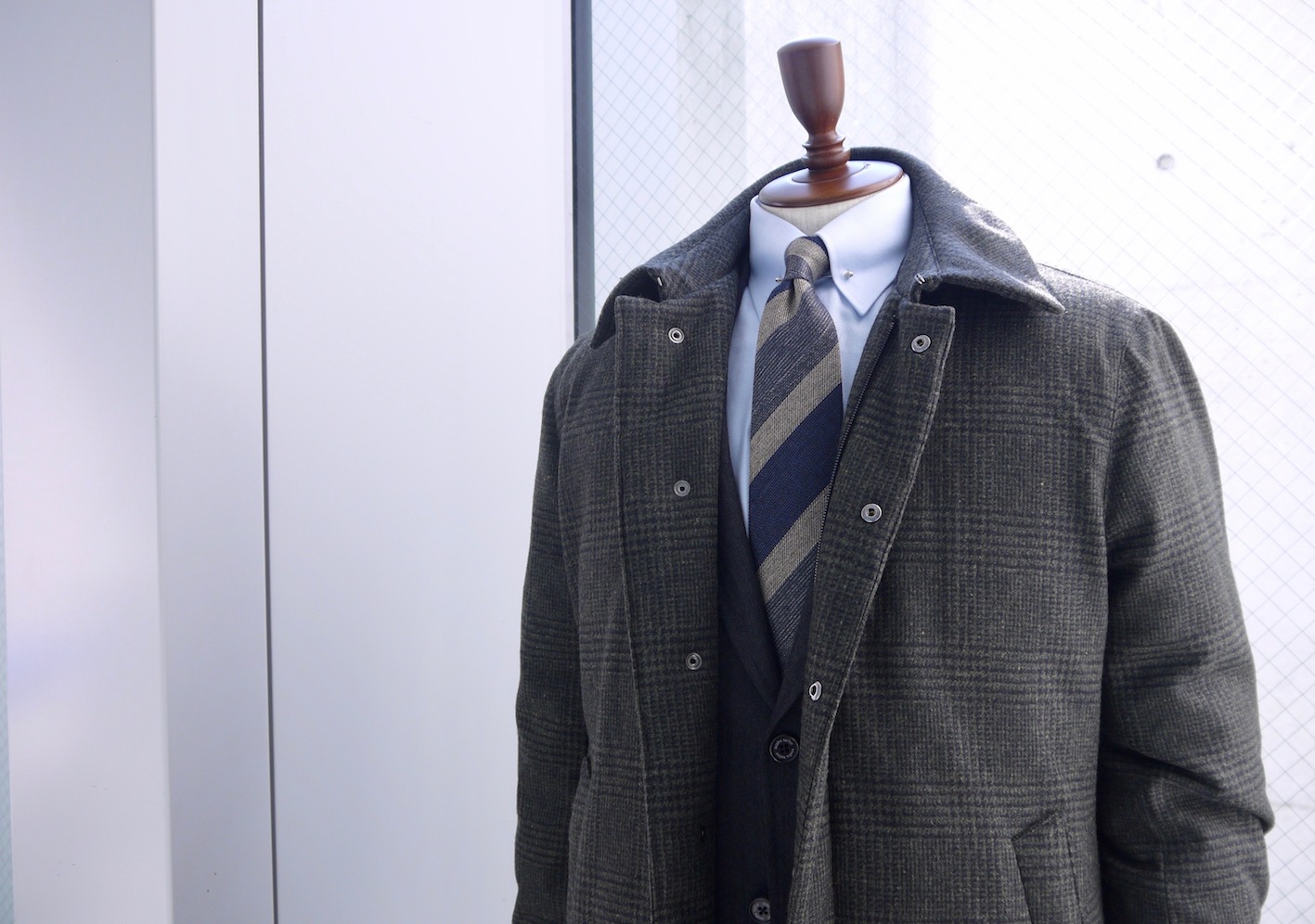 【美品】azabu tailor 麻布テーラー ダウン チェスター コート S 美品】azabu tailor 麻布テーラー ダウン チェスター コート S