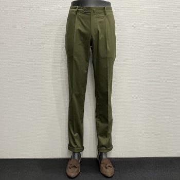 私服でも活用できるパンツのおすすめ｜KITTE 丸の内店のスタッフ
