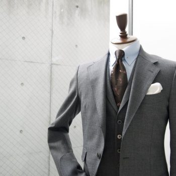 春のスーツスタイル