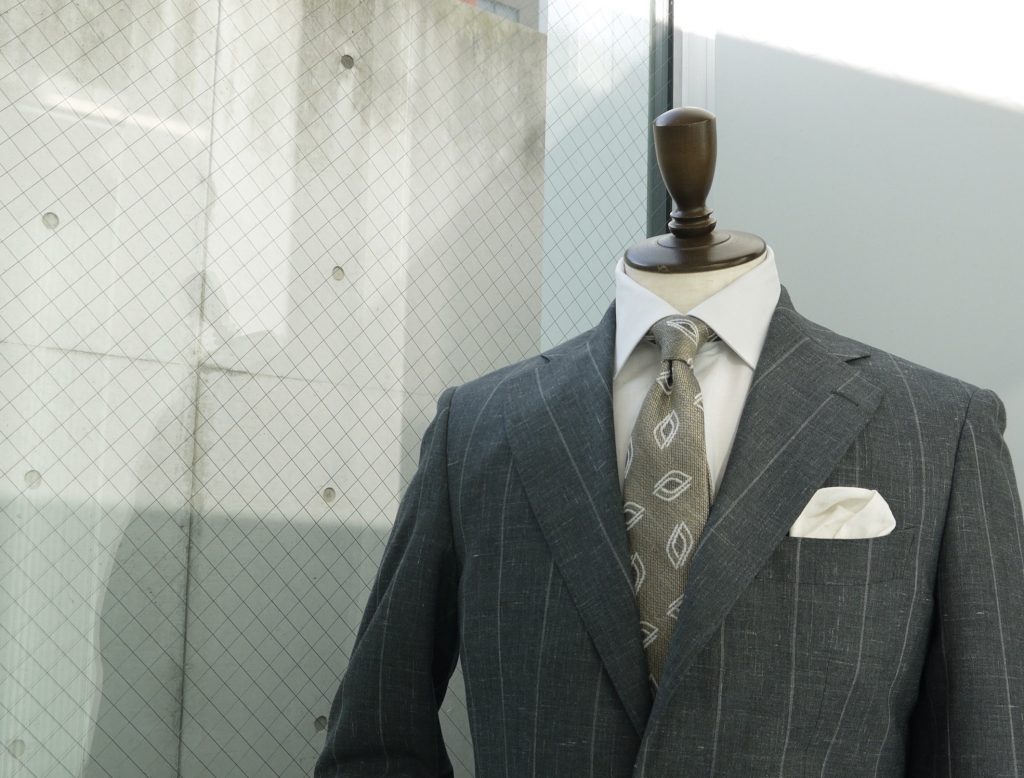 春のスーツスタイル