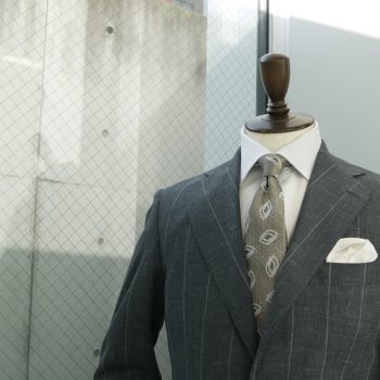 春のスーツスタイル