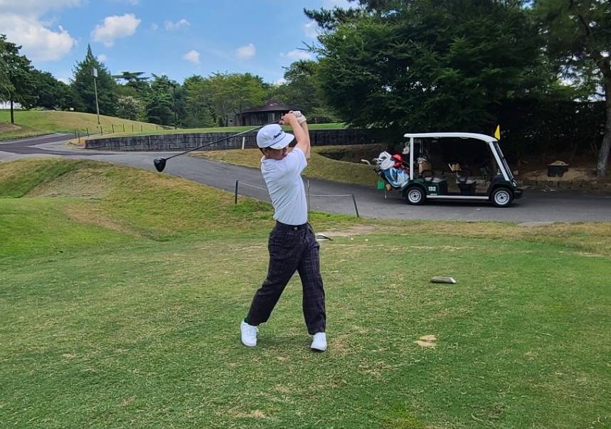 大田黒（オオタグロ）のゴルフパンツ