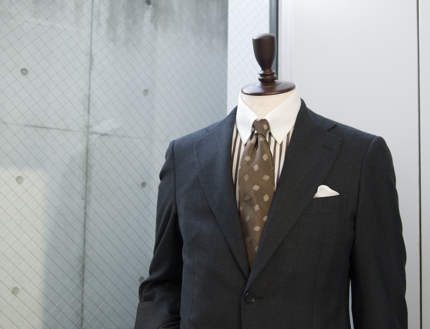 秋のスーツスタイル