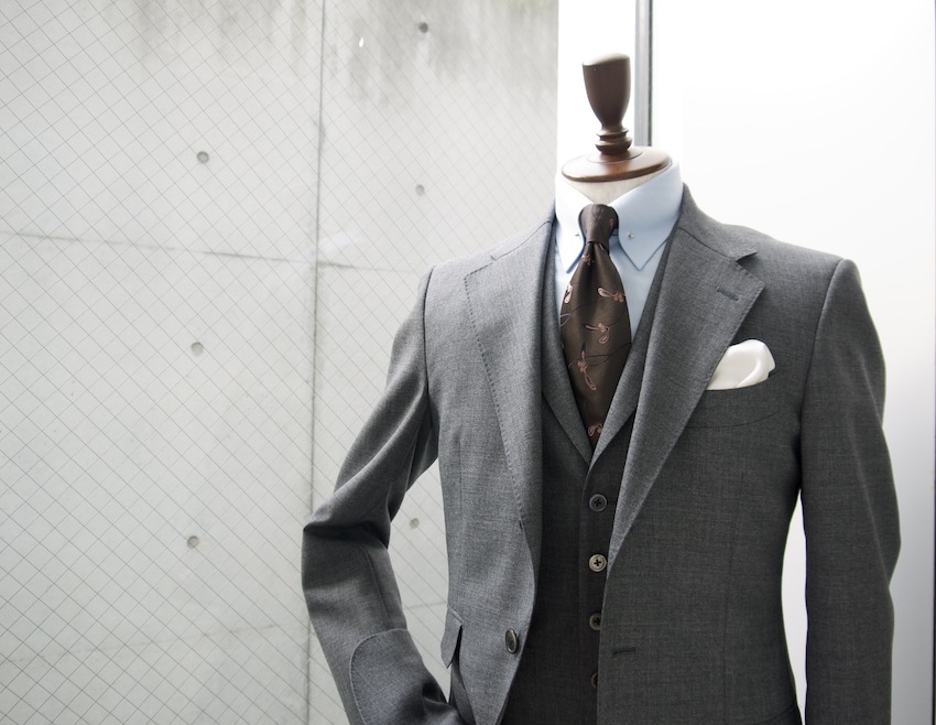 春のスーツスタイル