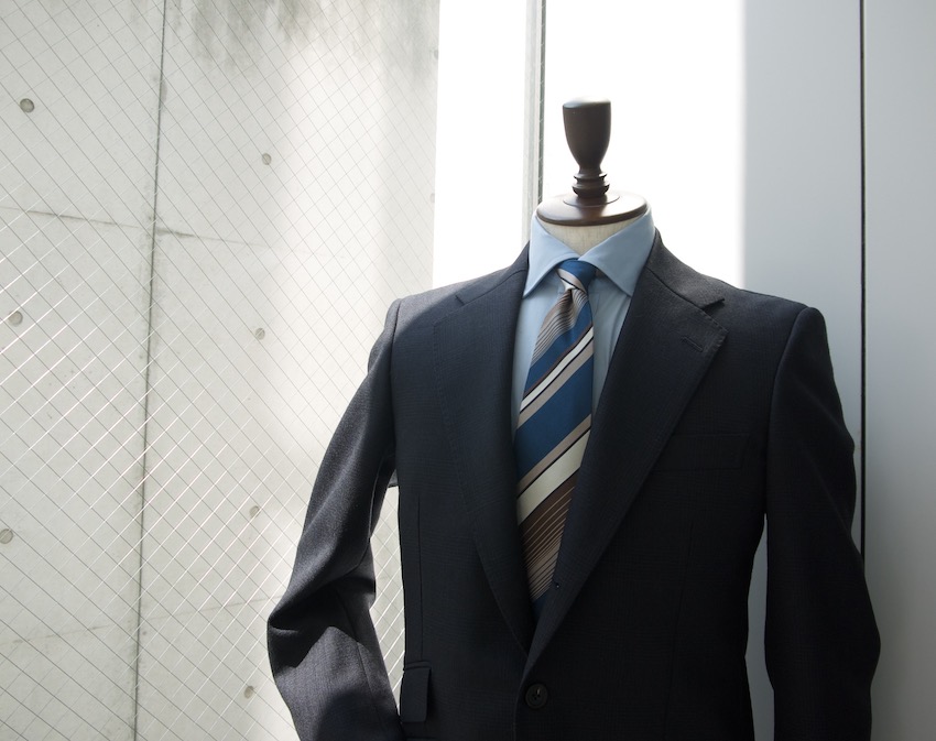 春のスーツスタイル