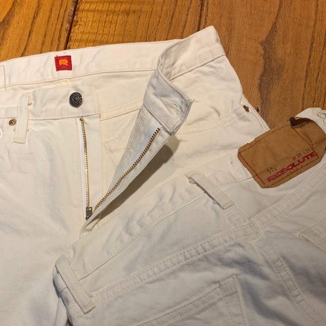 RESOLUTE‐リゾルト‐ 10周年記念ホワイトジーンズ まだ在庫ございます 