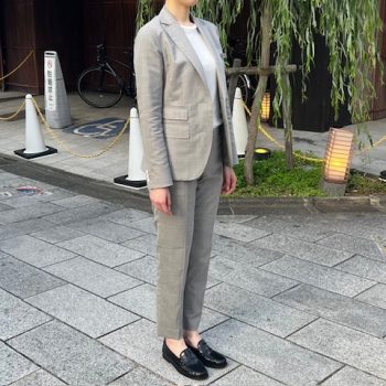 【レディース】ライトグレーの春夏スーツ