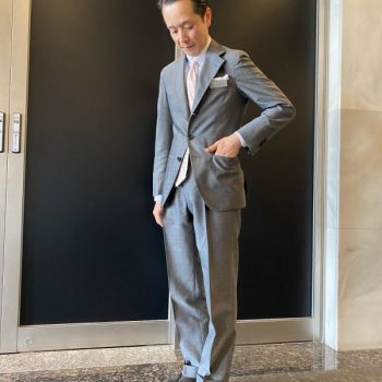 春夏秋活躍するウールではなく、モヘア混スーツ