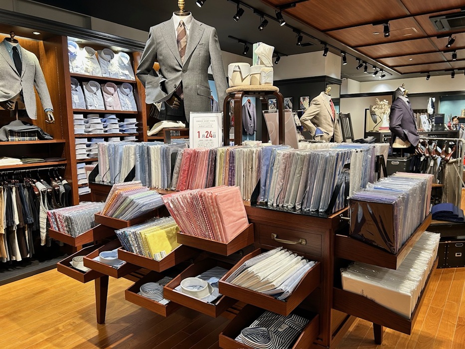 「シャツフェア開催中」立石店長の私物添えて、フェアの魅力紹介！