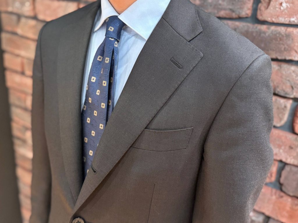 TD、スーツ仕立てました