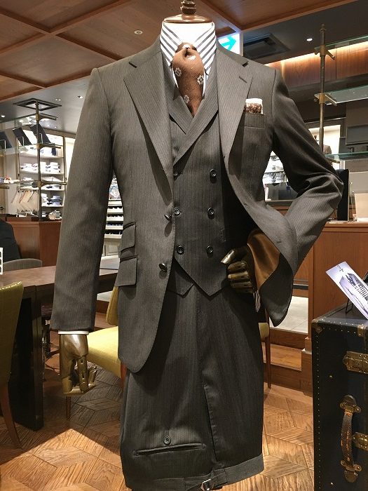 スーツはスリーピースが正式 – &C 梅田店