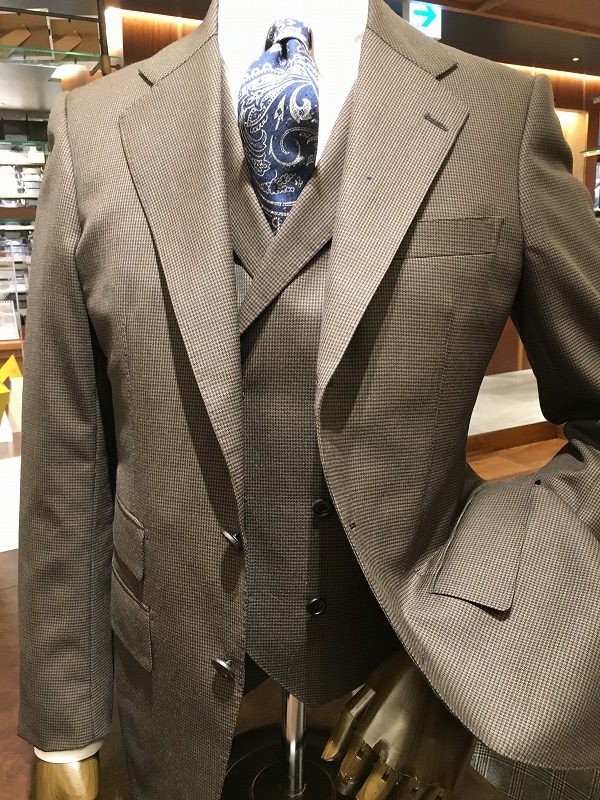 このスーツお買い得ではないでしょうか・・・・ – &C 梅田店