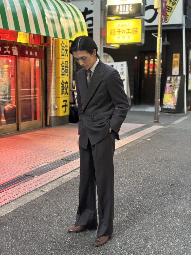 フレアパンツスーツ