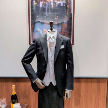 フォーマルスーツは麻布テーラーで