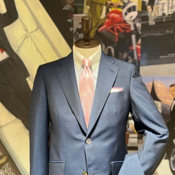 モヘアを使ったスーツの魅力とは？軽さと光沢を楽しむ一着。