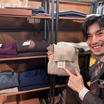 品よく着こなす、ニットとTシャツ
