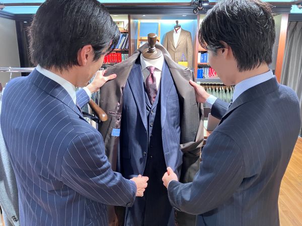 【ネイビースーツ】真面目なスーツはストライプで！