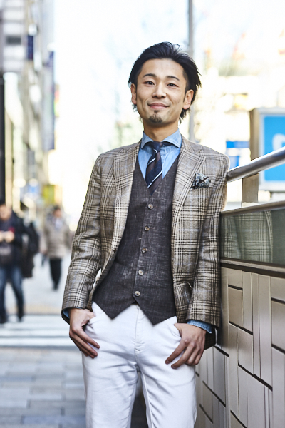 ブラウンのジャケットに白パンを合わせ 涼しげな印象にしました デニムシャツも相性抜群です Azabu Tailor Style ブラウンのジャケットに白パンを合わせ 涼しげな印象にしました デニムシャツも相性抜群です Azabu Tailor Style